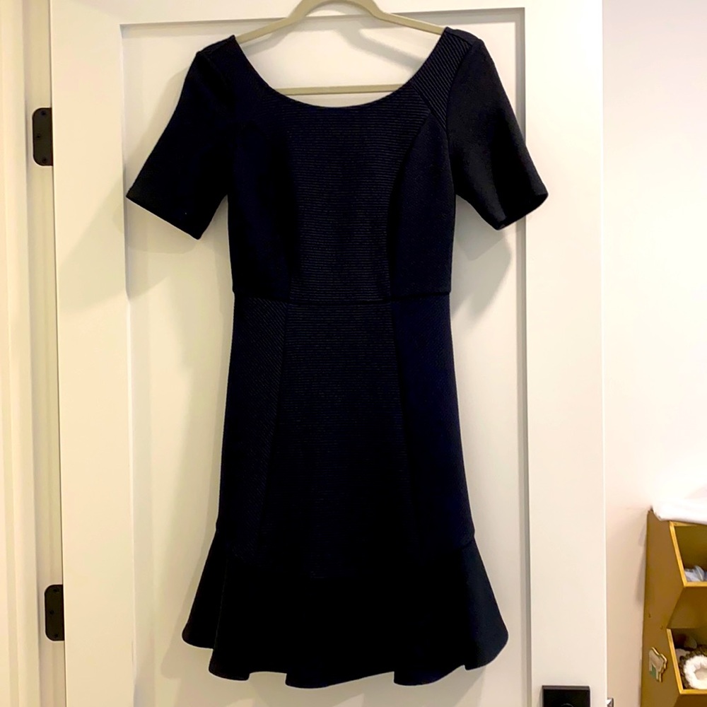 Short sleeve, black dress